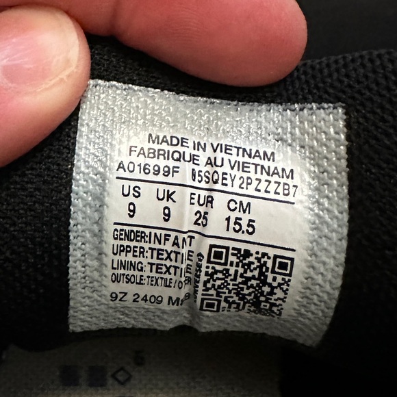 Converse Toddler Size 9 Low-Top Chucks - Picture 5 of 5